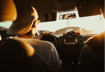 OC dla młodych kierowców – jak oszczędzić i uniknąć zwyżek ubezpieczenia?