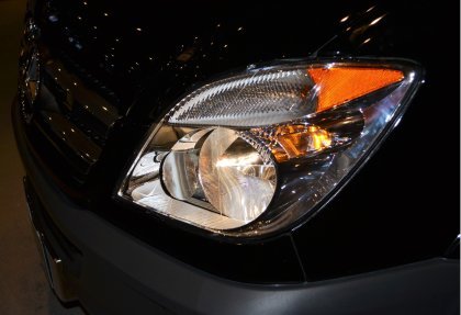 Światła zewnętrzne w samochodzie – w jakiej sytuacji używać danego rodzaju świateł?