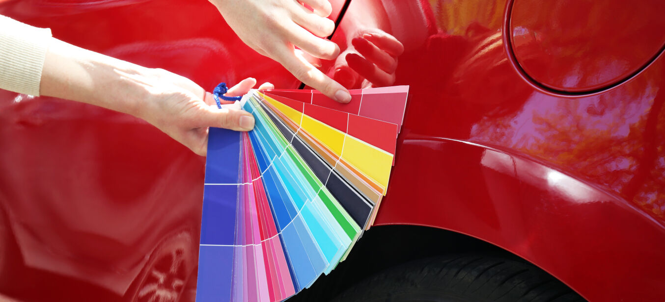 Jak sprawdzić fabryczny kolor lakieru samochodu